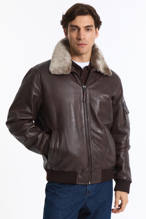 утепленная кожаная куртка от бренда снежная королева вид слева