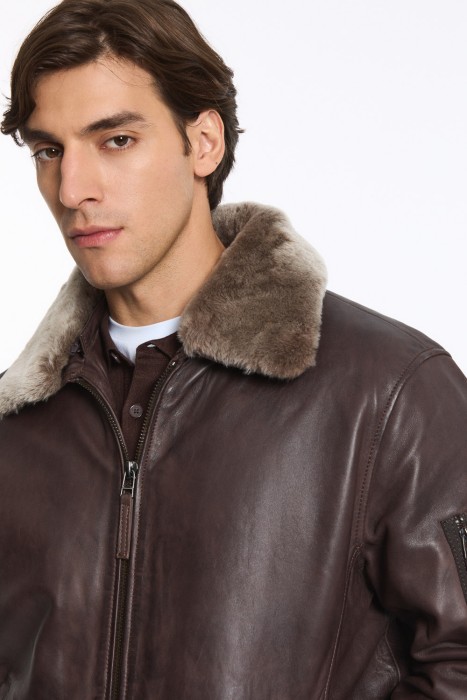 утепленная кожаная куртка по цене 10600 руб вид справа