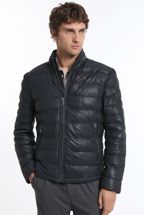 утепленная кожаная куртка от бренда снежная королева вид слева