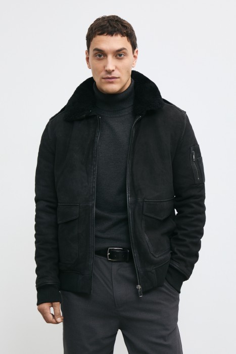 утепленная кожаная куртка от бренда снежная королева вид слева