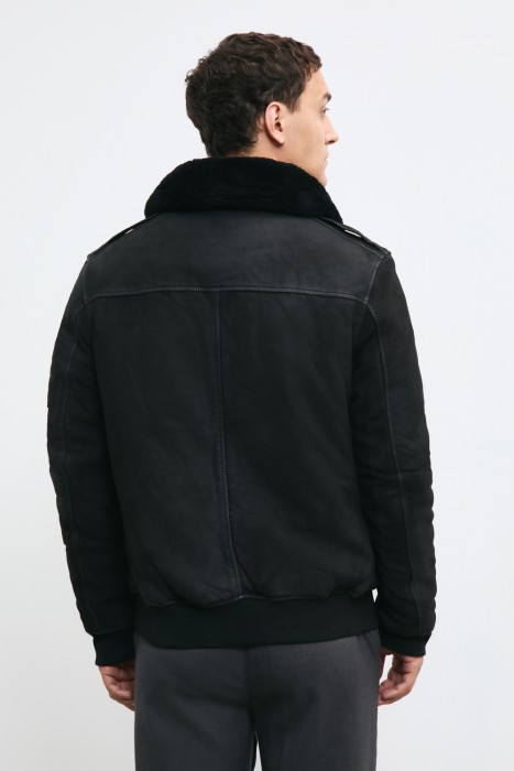 утепленная кожаная куртка по цене 12930 руб вид справа