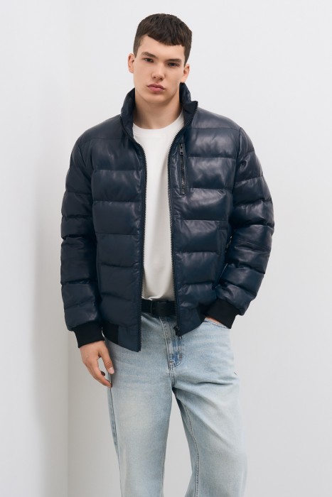 утепленная кожаная куртка от бренда снежная королева вид слева