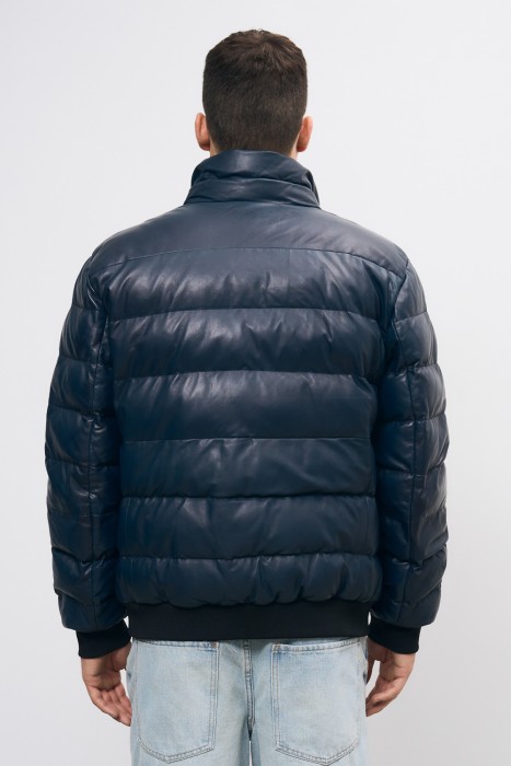 утепленная кожаная куртка по цене 8880 руб вид справа