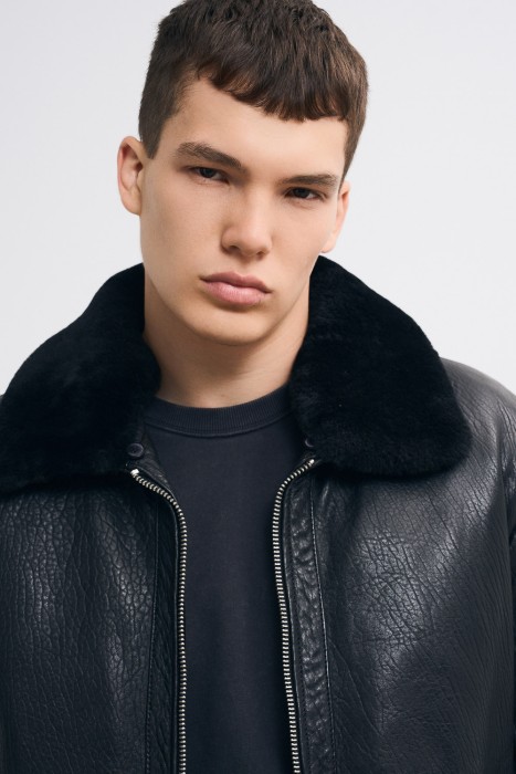 утепленная кожаная куртка из россии вид сбоку