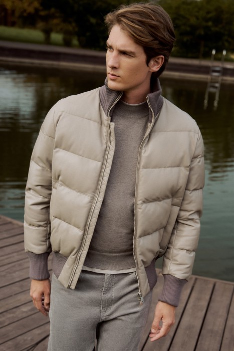 утепленная кожаная куртка от бренда снежная королева вид слева