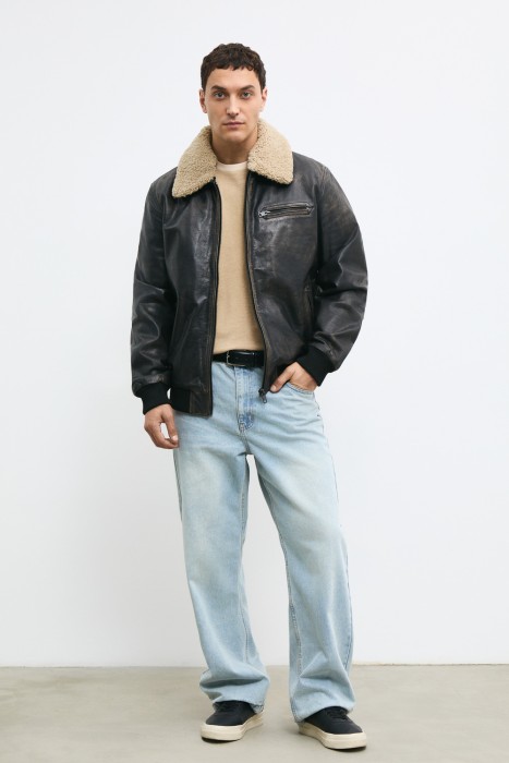 утепленная кожаная куртка по цене 13270 руб вид справа