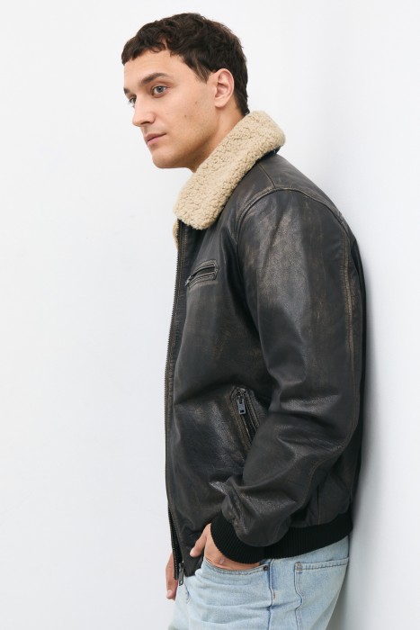 утепленная кожаная куртка из россии вид сбоку