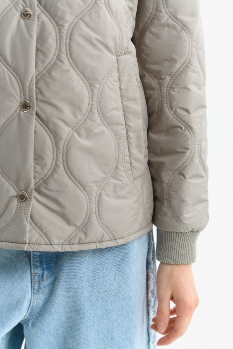 утепленная куртка-бомбер из россии вид сбоку