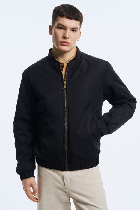 утепленная куртка-бомбер по цене 4670 руб вид справа