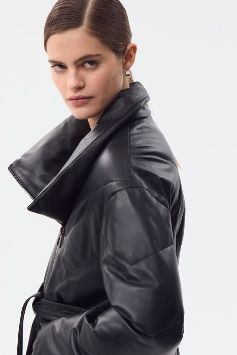 утепленная куртка из натуральной кожи с поясом по цене 21030 руб вид справа