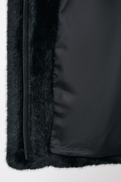 утепленная куртка из натуральной кожи от бренда снежная королева вид слева