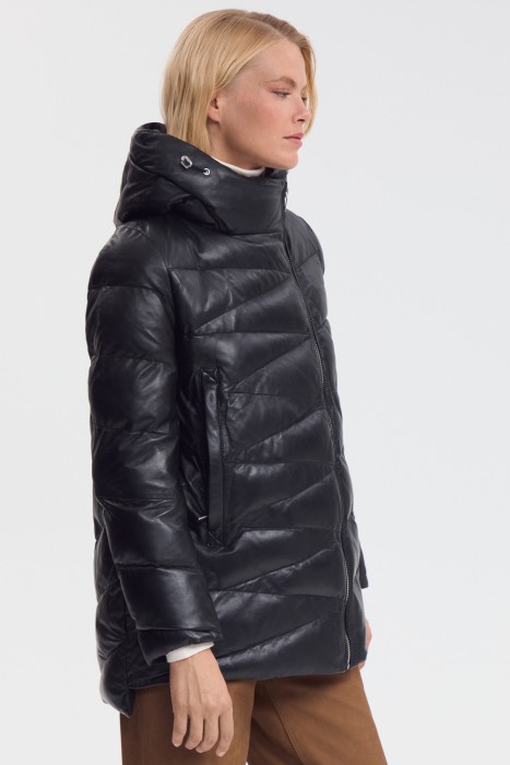 утепленная куртка из натуральной кожи от бренда снежная королева вид слева