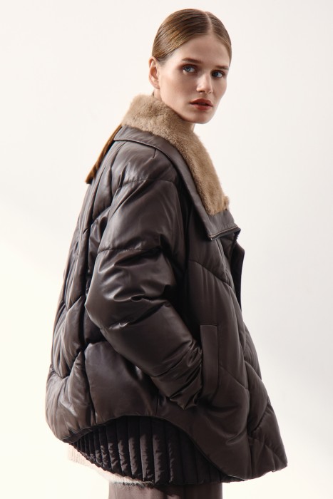 утепленная куртка из натуральной кожи от бренда снежная королева вид слева