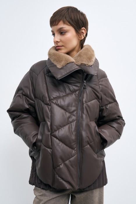 утепленная куртка из натуральной кожи по цене 23650 руб вид справа