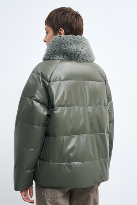 утепленная куртка из натуральной кожи по цене 16310 руб вид справа