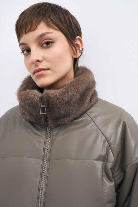 утепленная куртка из натуральной кожи из россии вид сбоку