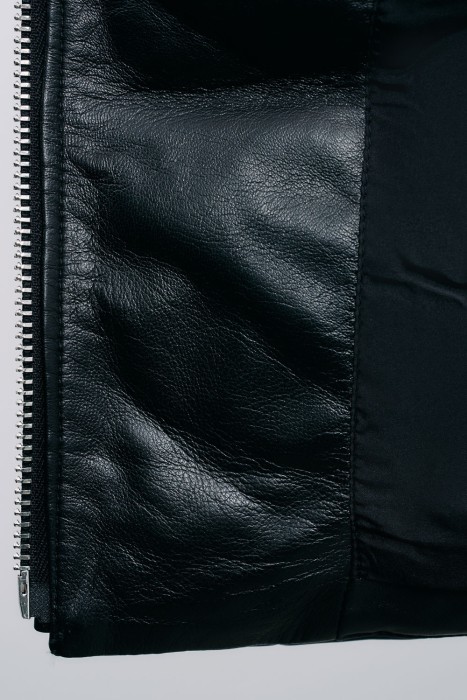 утепленная куртка из натуральной кожи от бренда снежная королева вид слева