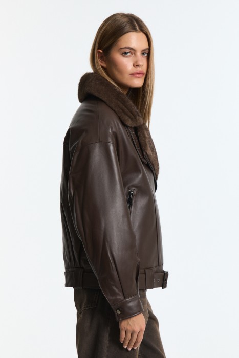 утепленная куртка из натуральной кожи по цене 17940 руб вид справа