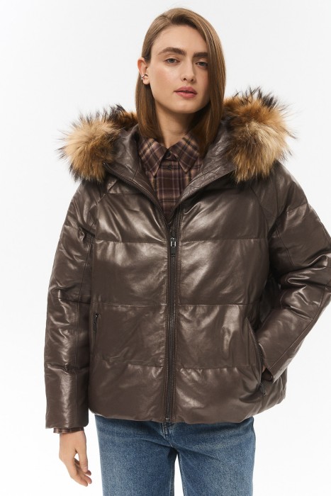 утепленная куртка из натуральной кожи от бренда снежная королева вид слева