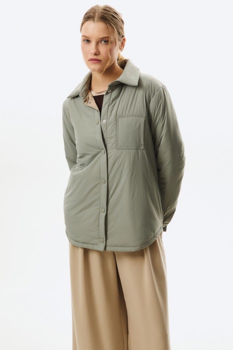 утепленная куртка-рубашка от бренда снежная королева вид слева