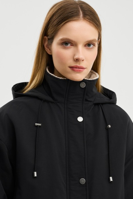 утепленная куртка с капюшоном из россии вид сбоку