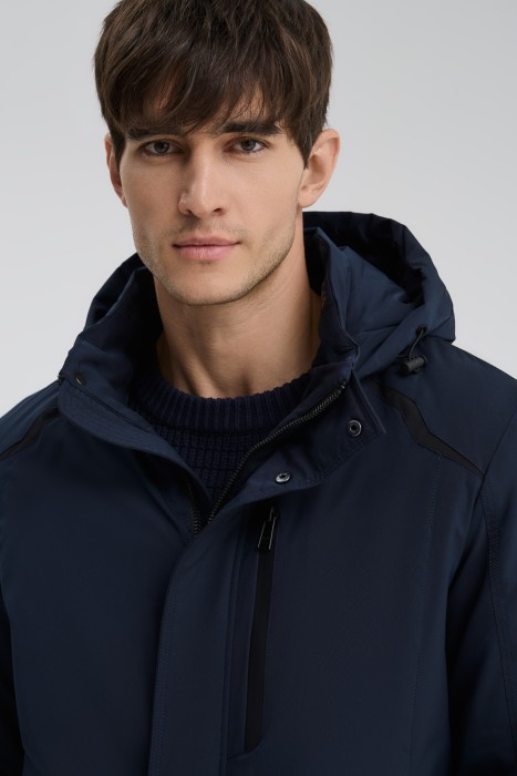 утепленная куртка с капюшоном из россии вид сбоку