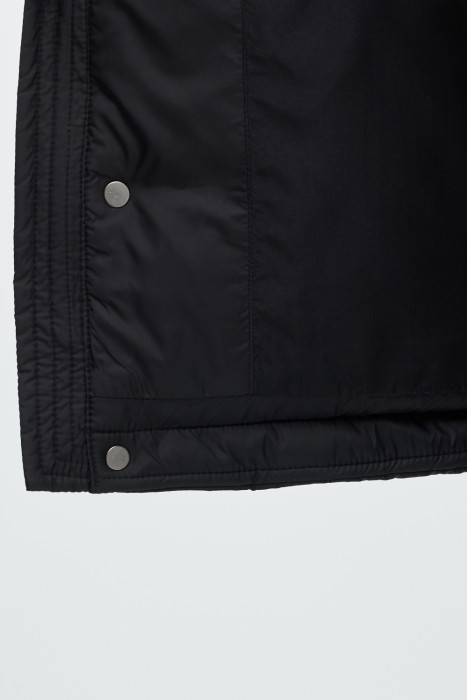 утепленная куртка с капюшоном из россии вид сбоку