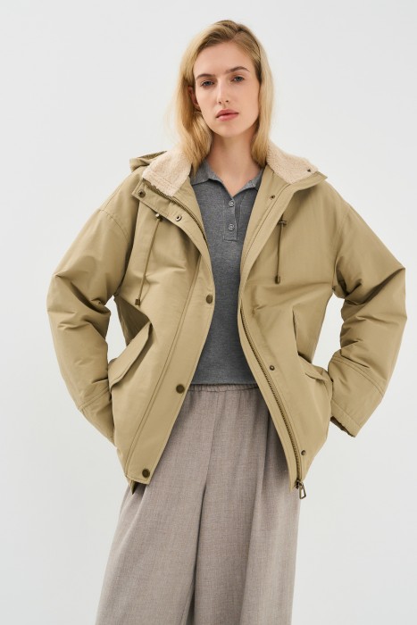 утепленная куртка с капюшоном от бренда снежная королева вид слева