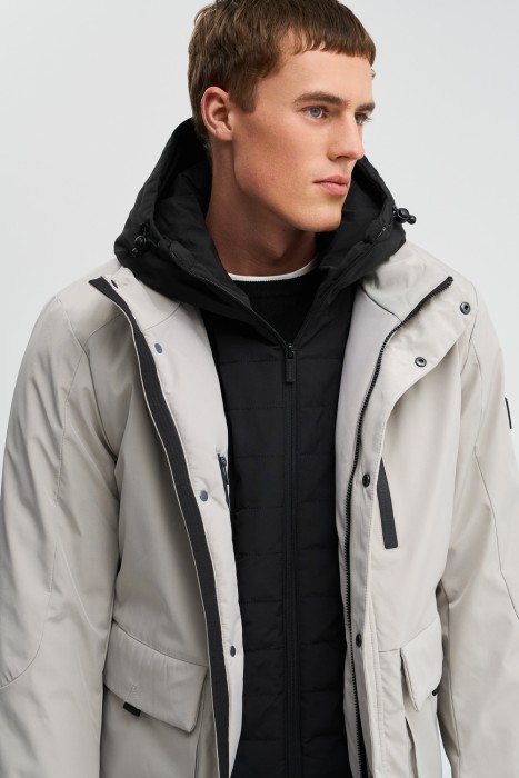 утепленная куртка с капюшоном от бренда снежная королева вид слева