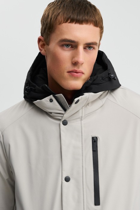 утепленная куртка с капюшоном из россии вид сбоку