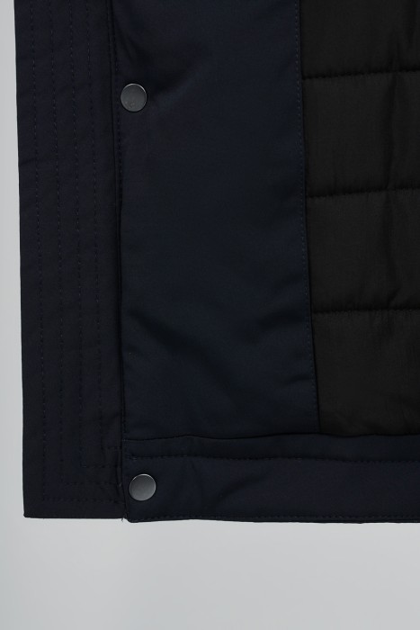 утепленная куртка с капюшоном из россии вид сбоку