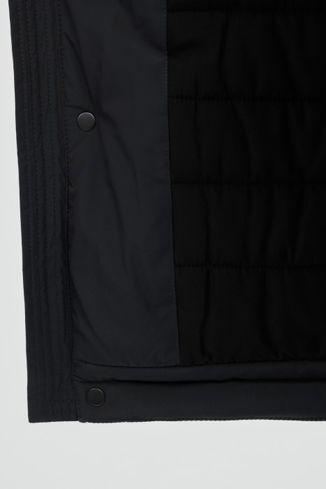 утепленная куртка с капюшоном из россии вид сбоку