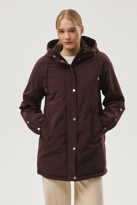 утепленная куртка с капюшоном от бренда снежная королева вид слева