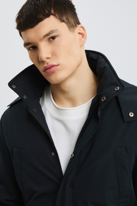 утепленная куртка с капюшоном из россии вид сбоку