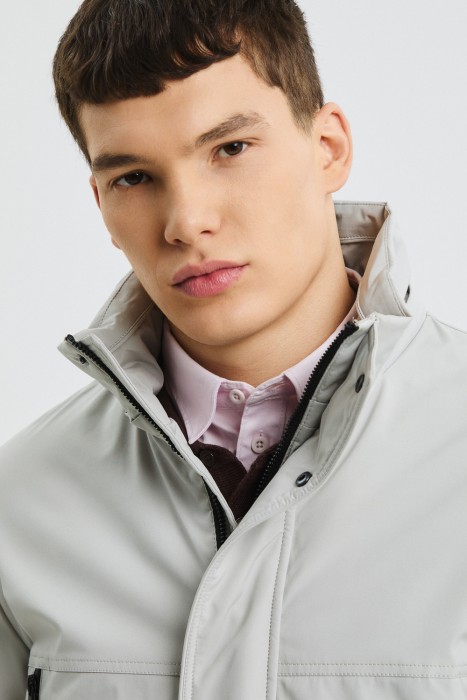 утепленная куртка с капюшоном из россии вид сбоку