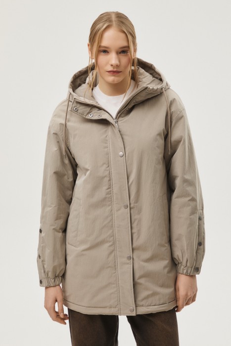 утепленная куртка с капюшоном от бренда снежная королева вид слева