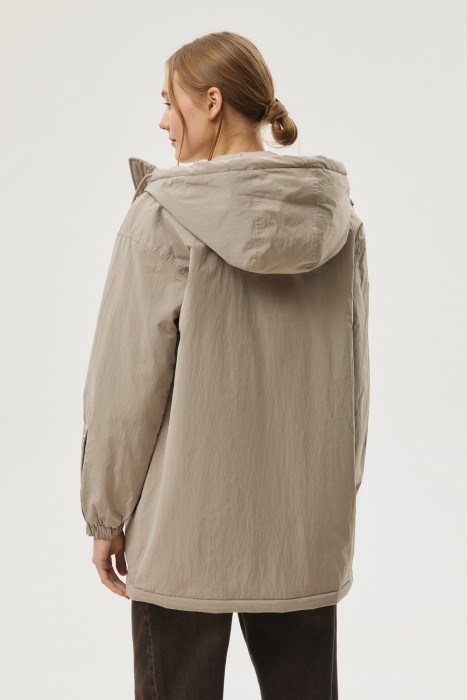 утепленная куртка с капюшоном по цене 5650 руб вид справа