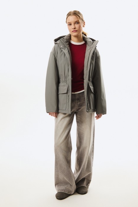 утепленная куртка с капюшоном из россии вид сбоку