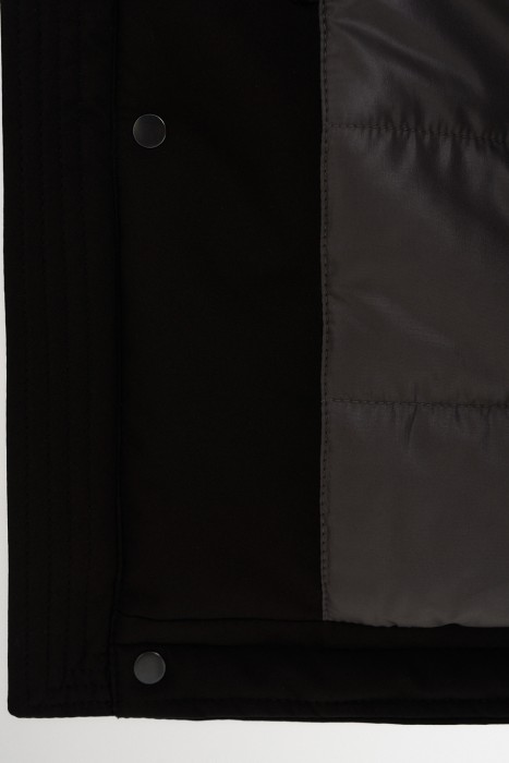 утепленная куртка с капюшоном по цене 5080 руб вид справа