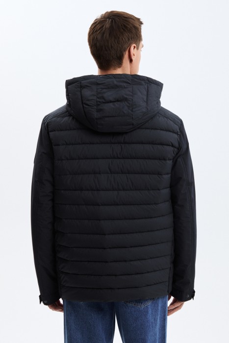 утепленная куртка с капюшоном по цене 9590 руб вид справа