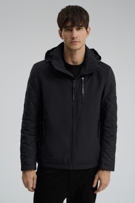 утепленная куртка с капюшоном от бренда снежная королева вид слева