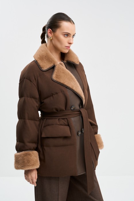 утепленная куртка с меховой отделкой по цене 16310 руб вид справа