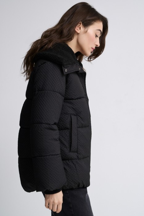 утепленная куртка с отделкой меховой тканью от бренда снежная королева вид слева