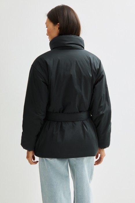 утепленная куртка с поясом по цене 6230 руб вид справа