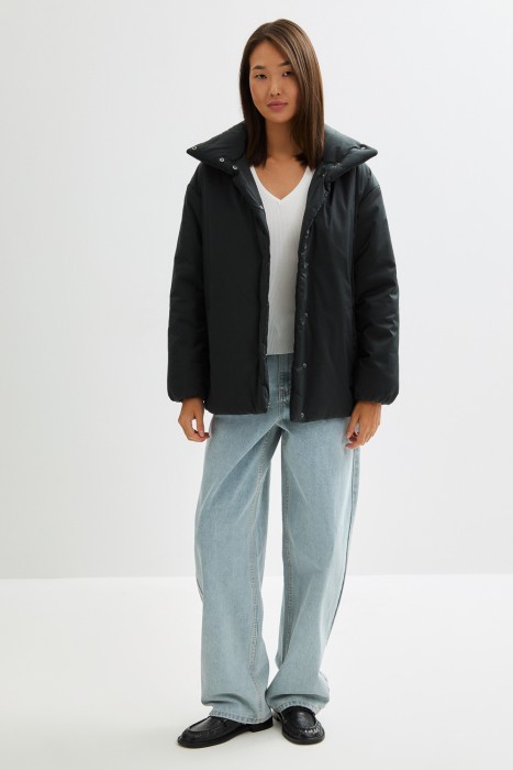 утепленная куртка с поясом из россии вид сбоку