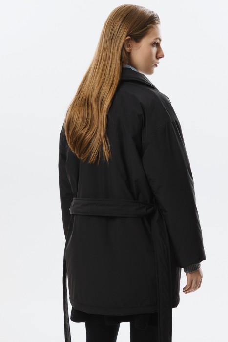 утепленная куртка с поясом по цене 5840 руб вид справа