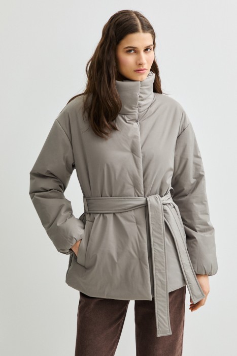 утепленная куртка с поясом от бренда снежная королева вид слева