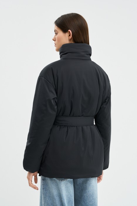 утепленная куртка с поясом по цене 6180 руб вид справа