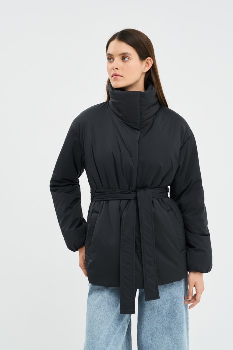 утепленная куртка с поясом из россии вид сбоку