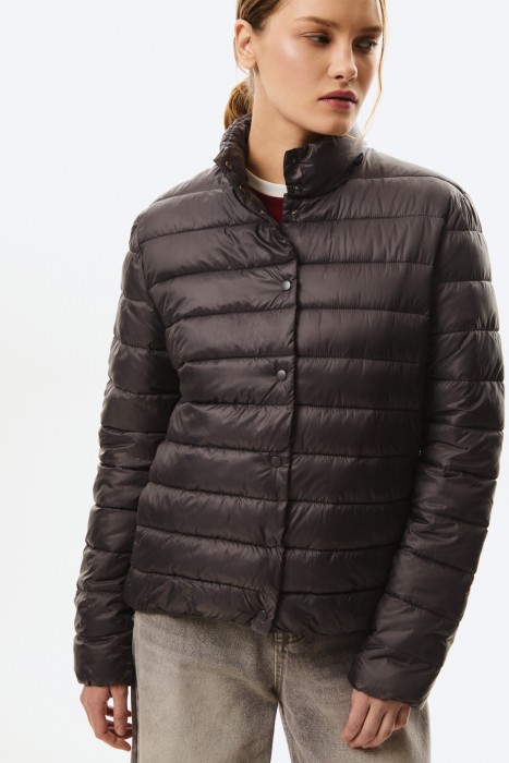 утепленная куртка от бренда снежная королева вид слева